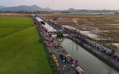 Độc đáo ẩm thực quê giữa cánh đồng lúa, thu hút nghìn khách mỗi ngày