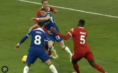 Chelsea thua đậm Liverpool vì mất oan một quả penalty?