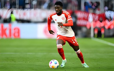 Alphonso Davies gây khó cho Bayern để có thể chuyển đến CLB mong ước