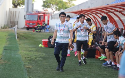 HLV đầu tiên phản đối ngừng V.League để ‘nhường chỗ’ cho U23 Việt Nam