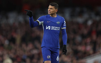 Nhìn chồng thua đậm, vợ Thiago Silva lại lên mạng "nói đểu" Chelsea