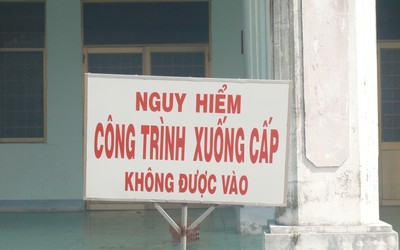 Phá bỏ hàng rào của ban Quản lý rừng phòng hộ Đất Mũi vi phạm lộ giới