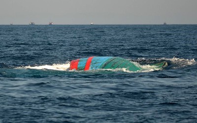 Cà Mau: Kịp thời cứu 9 ngư phủ gặp nạn trên biển