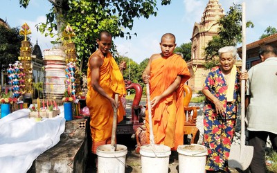 Cụ bà 81 tuổi dành dụm tiền chính sách xây tượng Phật đặt trong chùa