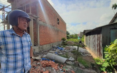 Cà Mau: Vận động người dân di dời, nhưng 10 năm chưa cấp lại đất nền