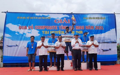 Mãn nhãn những màn tranh tài đua vỏ Composite tại Cà Mau