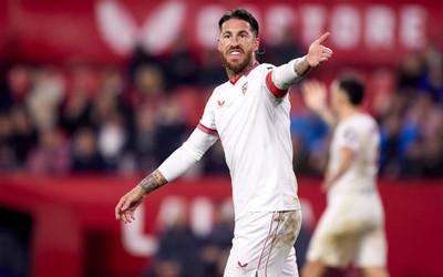 Sergio Ramos phát cáu, mắng luôn các CĐV Sevilla