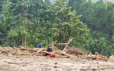 Theo chân công binh vào vùng sạt lở đất ở Trà Leng