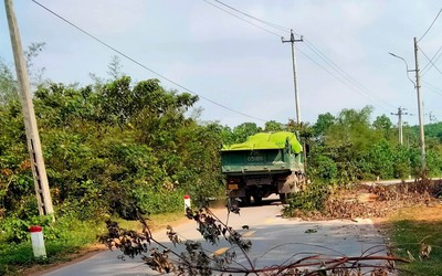 Nguyên nhân đường 25 tỷ vừa làm xong 2 tháng đã chằng chịt vết vá