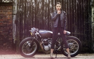 “Xế nổ” Honda CB550 cafe racer đọ dáng chân dài Anh quốc