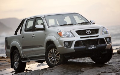 Lỗi túi khí an toàn, Toyota Hilux bị triệu hồi tại Nga