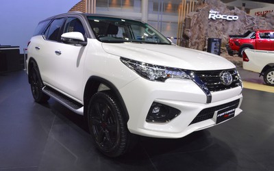 Toyota trình làng Fortuner TRD Sportivo 2017 tại Thái Lan, giá từ 1,15 tỷ đồng