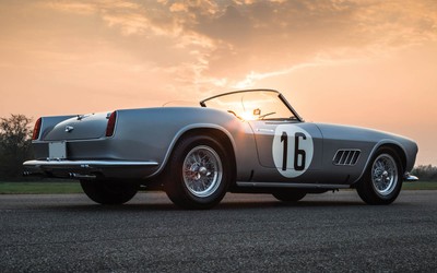 Ferrari 250 GT LWB California Spider có giá hơn 401 tỷ đồng