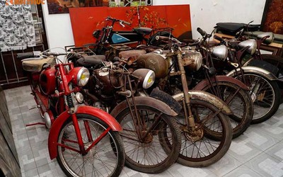 Kho báu xe máy cổ thời Pháp giữa lòng Hà Nội