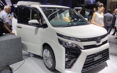 Phiên bản giá rẻ của Toyota Alphard chính thức ra mắt