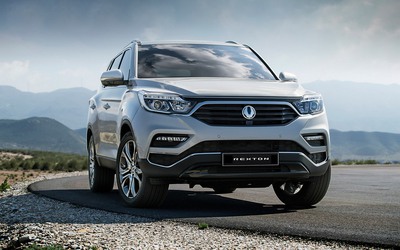 SsangYong Rexton 2018 giá từ 803 triệu đồng, cạnh tranh Hyundai SantaFe