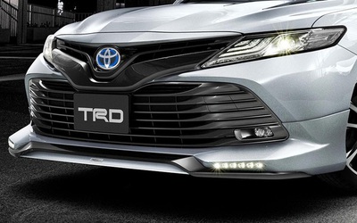 Toyota Camry 2018 hầm hố với gói phụ kiện TRD chính hãng