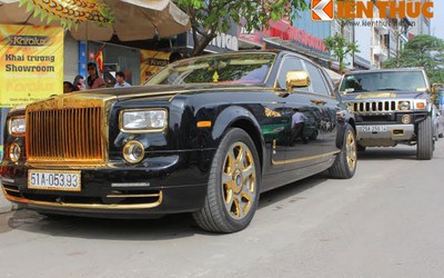 Xe Rolls-Royce và Hummer tiền tỷ, “dát vàng” tại Hà Nội