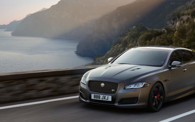 Siêu sedan Jaguar XJR575 chốt giá 2,78 tỷ đồng, cạnh tranh AMG S 63