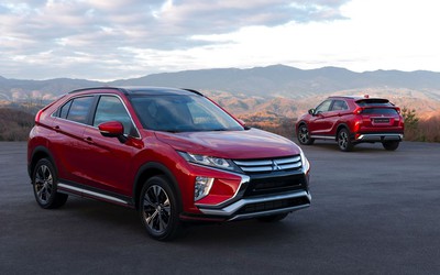 Mitsubishi Eclipse Cross giá từ 656 triệu đồng, tuyên chiến với Toyota CH-R