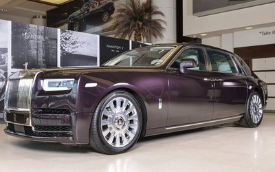 Cận cảnh chi tiết sedan siêu sang Rolls-Royce Phantom VIII tại Dubai