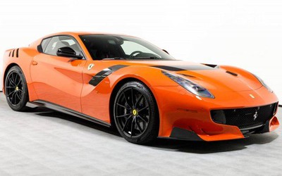 Ferrari F12tdf màu đỏ cam cực hiếm giá 32 tỷ đồng