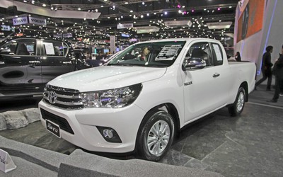 Toyota sắp ra mắt mẫu bán tải Hilux Revo 2018