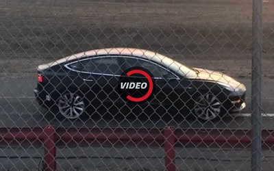 Tesla Model 3 hiệu suất cao lộ diện trên đường thử?