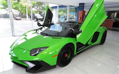 Lamborghini Aventador màu xanh cốm Verde Mantis độc nhất thế giới