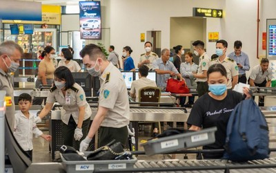 "Tuýt còi" tình trạng chậm trả hành lý tại sân bay Tân Sơn Nhất