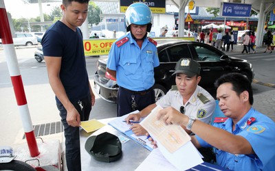 Tiến hành tổng kiểm tra xe kinh doanh vận tải hợp đồng trong cả nước