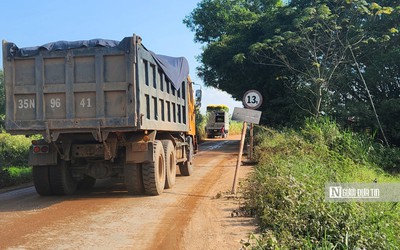 Bình Định: Lạ lùng đoàn xe chở đất ngang nhiên vượt cầu cấm tải 13 tấn