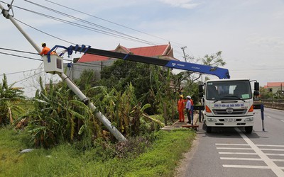 Ngành điện tập trung nhân lực về Quảng Bình hỗ trợ sau bão