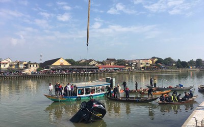 Vụ ô tô lao xuống sông Hoài: Nạn nhân duy nhất sống sót đang bị hoảng loạn