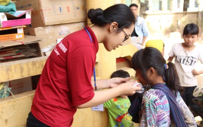 “Cõng” Tết lên vùng cao biên giới