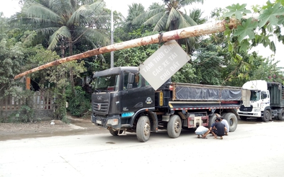 Đà Nẵng: Bức xúc vì ô nhiễm, người dân lập rào chắn chặn xe