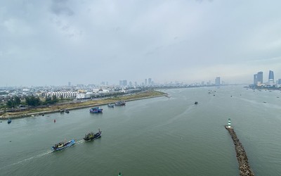 Chùm ảnh: Tàu thuyền Đà Nẵng ngược dòng tránh bão