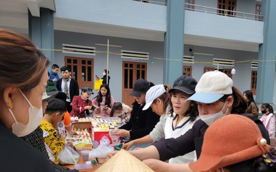 Tp.Đà Nẵng: Độc đáo phiên chợ ẩm thực không tiền mặt nơi giáo xứ