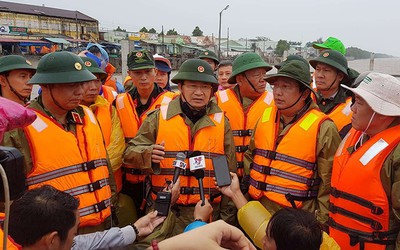 Đoàn công tác của Chính phủ đến thị sát, đôn đốc ứng phó bão tại Sóc Trăng, Bạc Liêu