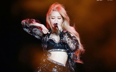 Hình ảnh nữ ca sĩ nổi tiếng Kpop ăn phở khiến fan thích thú