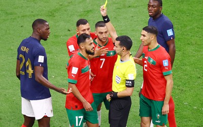 Maroc gửi đơn khiếu nại lên FIFA, người hâm mộ đề nghị đá lại trận bán kết