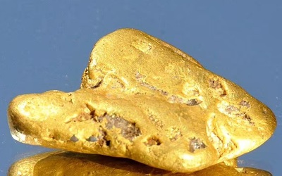 Cục vàng lớn nhất nước Anh được tìm thấy bởi máy dò kim loại bị lỗi chỉ sau 20 phút