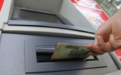 Bắt giữ đối tượng trộm tiền trong thẻ ATM của bạn gái