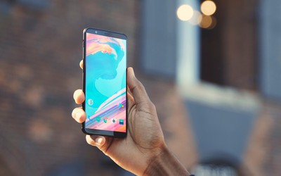 OnePlus 5T lại "nổ" về khả năng chống rung tốt hơn Galaxy S8