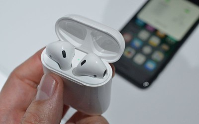 Tai nghe AirPods của Apple bất ngờ bốc khói khiến khách hàng hoảng loạn