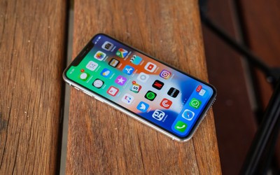 Apple cắt giảm đơn hàng OLED vì iPhone X ế ẩm