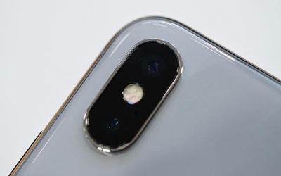 Rộ tin đồn Galaxy S9 sẽ có camera xếp dọc giống iPhone X