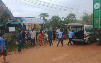 Bé trai 1 tuổi bị cán chết khi đang nô đùa gần xe container