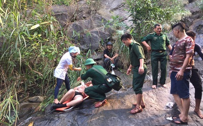 Một du khách Anh gặp nạn khi leo thác ở đèo Hải Vân