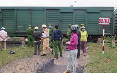 Phú Yên: Băng qua đường sắt, người đàn ông bị tàu hỏa hất văng